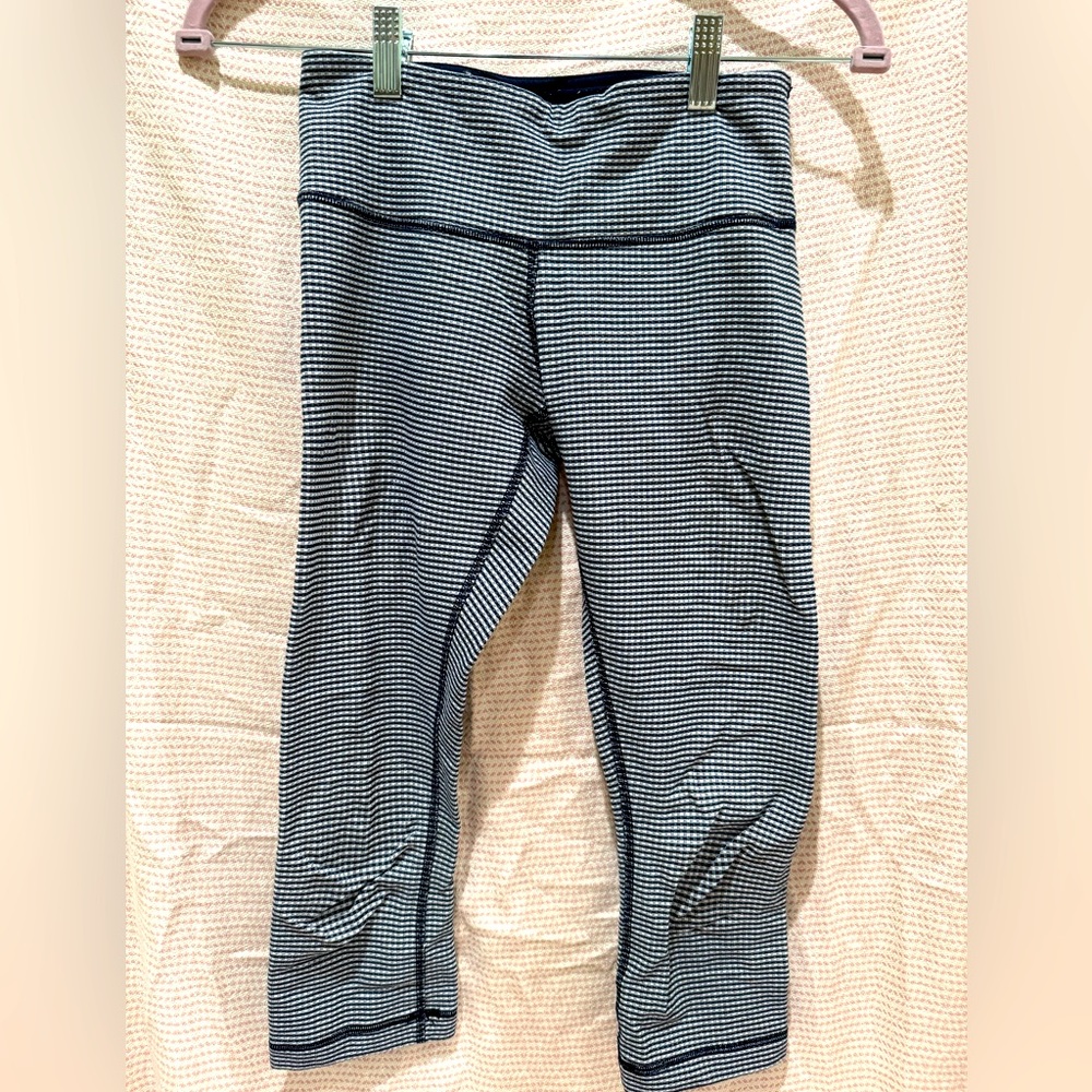 Lululemon Wunder Under Crop 21’ inseam  gingham luon white black navy